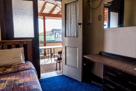 The Imperial Hotel - Foster Accommodation 1