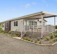The Lake House  201 - Foster Accommodation