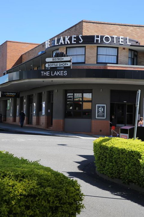 The Lakes Hotel - Foster Accommodation 3