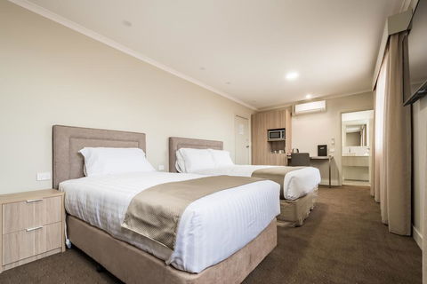 The Lighthouse Hotel - Foster Accommodation 2