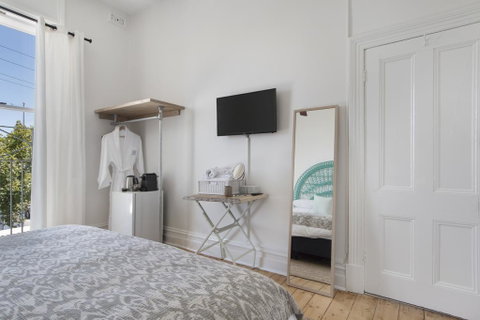 The Local Hotel - Foster Accommodation 1