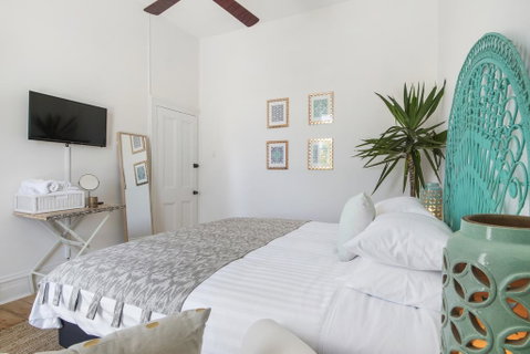 The Local Hotel - Foster Accommodation 3