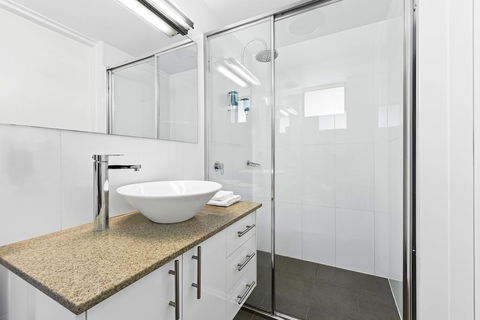 The Mid Pacific - Foster Accommodation 3
