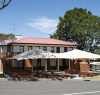 The Oaks Hotel - Foster Accommodation