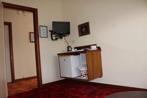 The Oast Inn Formaly Rosies Inn - Foster Accommodation 1