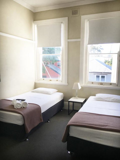 The Oriental Hotel - Foster Accommodation 3