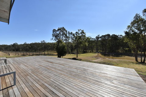 The Parson's Vineyard Retreat - Get Amongst The Vineyards In A Historic Home - Foster Accommodation 1