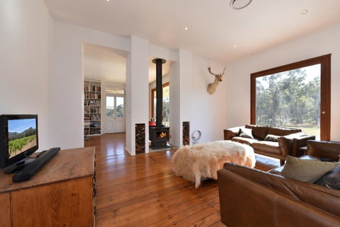 The Parson's Vineyard Retreat - Get Amongst The Vineyards In A Historic Home - Foster Accommodation 0