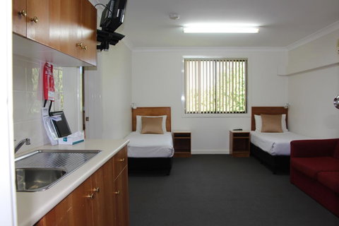 The Pioneer Way Motel - Foster Accommodation 3