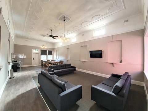 The Royal Hotel - Foster Accommodation 2