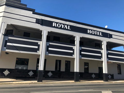 The Royal Hotel, Drouin - Foster Accommodation 1