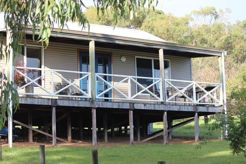 The Sleeping Lady Private Retreat - Foster Accommodation 0