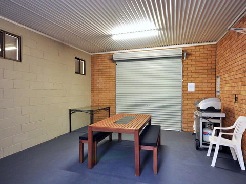 The Studio On The Lake @ Fishing Point, Lake Macquarie - Honestly Put The Line In And Catch Fish - Foster Accommodation 2