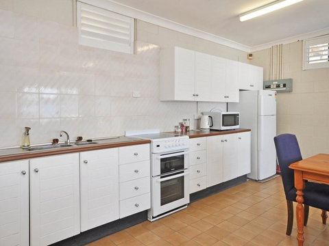 The Studio On The Lake @ Fishing Point, Lake Macquarie - Honestly Put The Line In And Catch Fish - Foster Accommodation 3