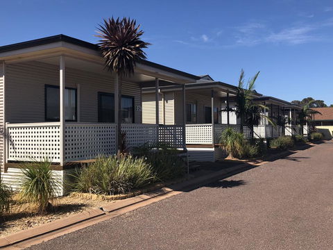 The Sundowner Cabin & Tourist Park - Foster Accommodation 0