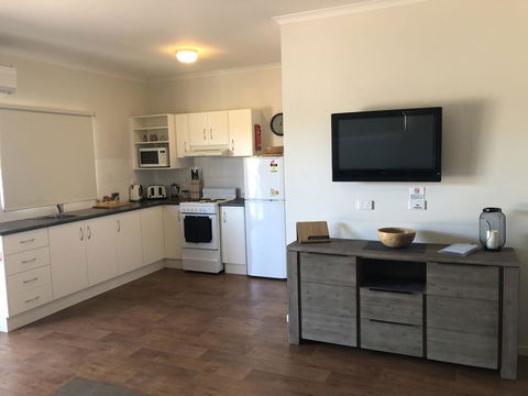 The Sundowner Cabin & Tourist Park - Foster Accommodation 3