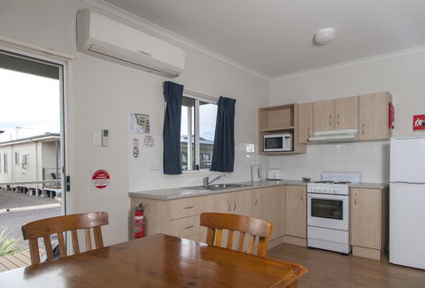 The Sundowner Cabin & Tourist Park - Foster Accommodation 1