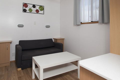 The Sundowner Cabin & Tourist Park - Foster Accommodation 2