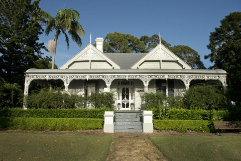 The Villa - Foster Accommodation 2