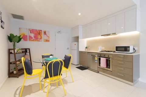 Ther-Rich Apartment - Foster Accommodation 0