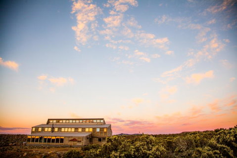 Thousand Lakes Lodge - Foster Accommodation 0