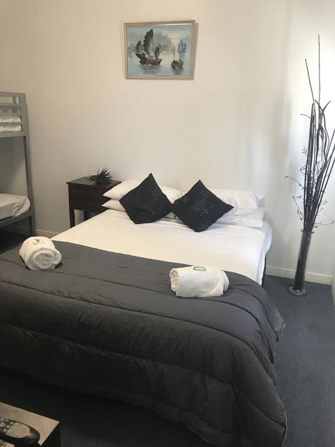 Tin Can Bay Budget Accommodation - Foster Accommodation 0