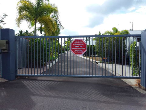 Tin Can Bay Marina Villas - Foster Accommodation 3
