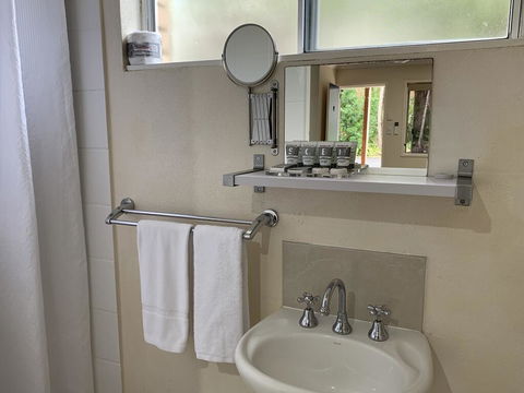 Tin Can Bay Motel - Foster Accommodation 2