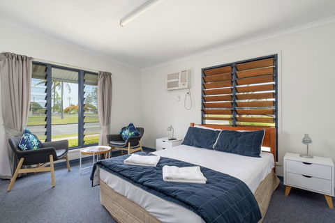 Tin Can Bay's Sleepy Lagoon Motel - Foster Accommodation 1