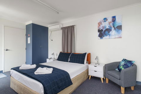 Tin Can Bay's Sleepy Lagoon Motel - Foster Accommodation 3