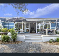 Toot Toot  50s Classic Beach House with Bungalow - Foster Accommodation