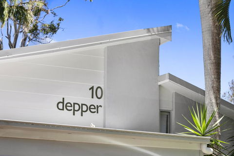 Tranquil & Tropical, Sunshine Beach - Foster Accommodation 1