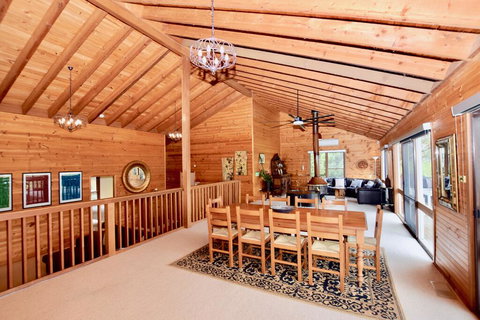 Treetops Retreat Katoomba - Foster Accommodation 2