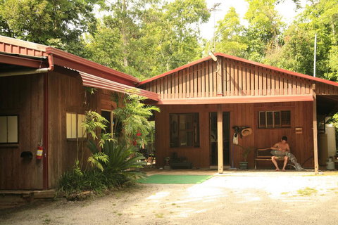 Tropical Bliss Bed And Breakfast - Foster Accommodation 0