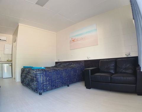 Tropical City Motor Inn - Foster Accommodation 2