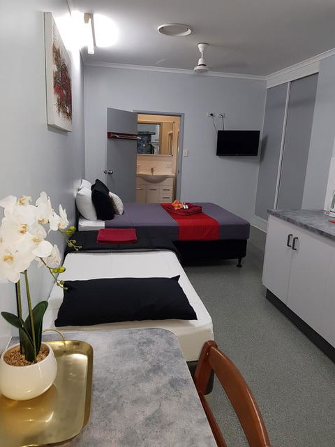 Tropical Lodge - Foster Accommodation 3