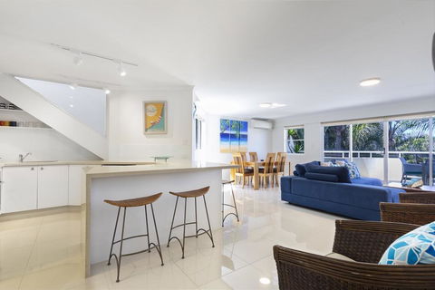 Tropical & Modern With Rooftop Terrace - Foster Accommodation 3