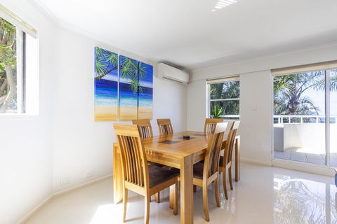 Tropical & Modern With Rooftop Terrace - Foster Accommodation 2