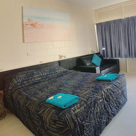 Tropical City Motor Inn - Foster Accommodation 3