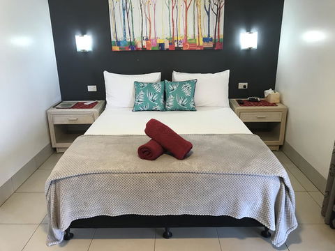 Tropical Lodge - Foster Accommodation 2