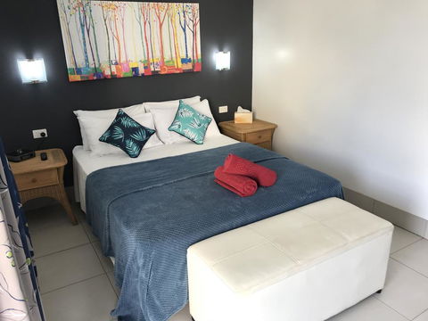 Tropical Lodge - Foster Accommodation 0