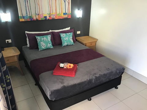 Tropical Lodge - Foster Accommodation 1