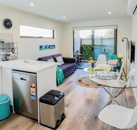 U101 Brunswick Living Brand New Deluxe Balcony Apartment close to Airport and CBD - Foster Accommodation
