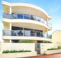 Ultimate Esplanade - 3 Storey Experience - WiFi - Foster Accommodation