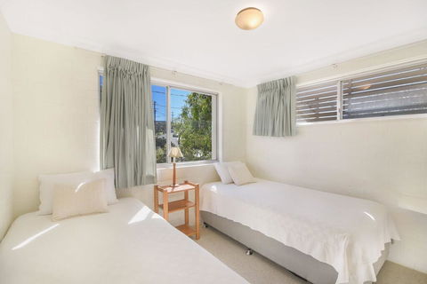 Unit 3 At 4 Pelican Street, Peregian Beach, Noosa Shire - Foster Accommodation 2