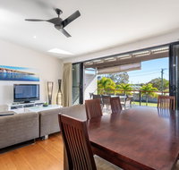 Unit 3 Rainbow Surf - Modern double storey townhouse with large shared pool close to beach and shop - Foster Accommodation