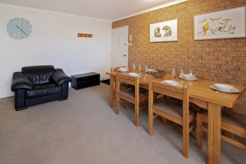 Unit 7 St Moritz - Foster Accommodation 2