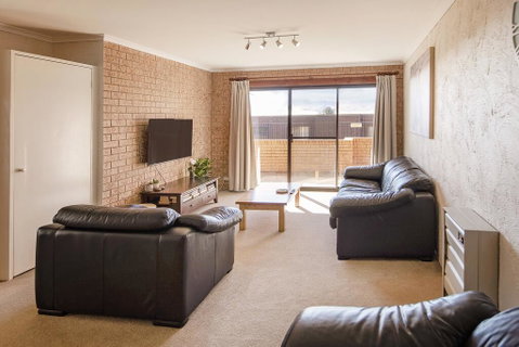 Unit 7 St Moritz - Foster Accommodation 1