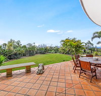 Unrivaled Ocean and City views from Resort Style 3bed with Garden - Foster Accommodation