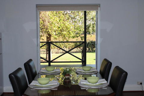 Upper Reach Spa Cottage - Foster Accommodation 2